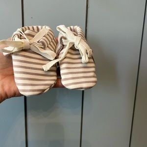 Quincy Mae booties 0-3 months NWT